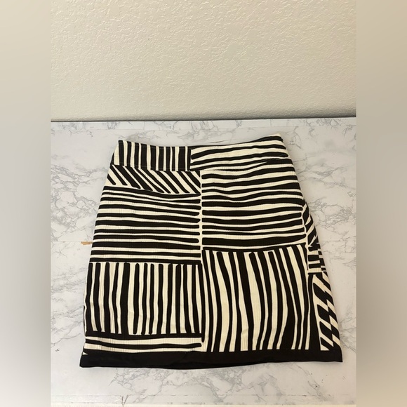Ann Taylor Dresses & Skirts - Ann Taylor Mini Skirt Womens 6 Linen Side Zip Lined Black White Striped​